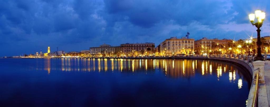 Due Passi Dal Borgo Antico 3 Apartment Бари Екстериор снимка